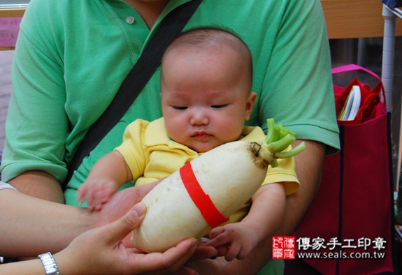 詹寶寶(新北永和區嬰兒寶寶滿月剃頭理髮、免費嬰兒剃胎毛儀式吉祥話)。中國風會場，爸媽寶貝免費穿「日中韓」古裝禮服。專業拍照、DVD光碟、證書。★購買「臍帶章、肚臍章、胎毛筆刷印章」贈送：剃頭、收涎、抓周，三選一。 2015.10.24 照片13